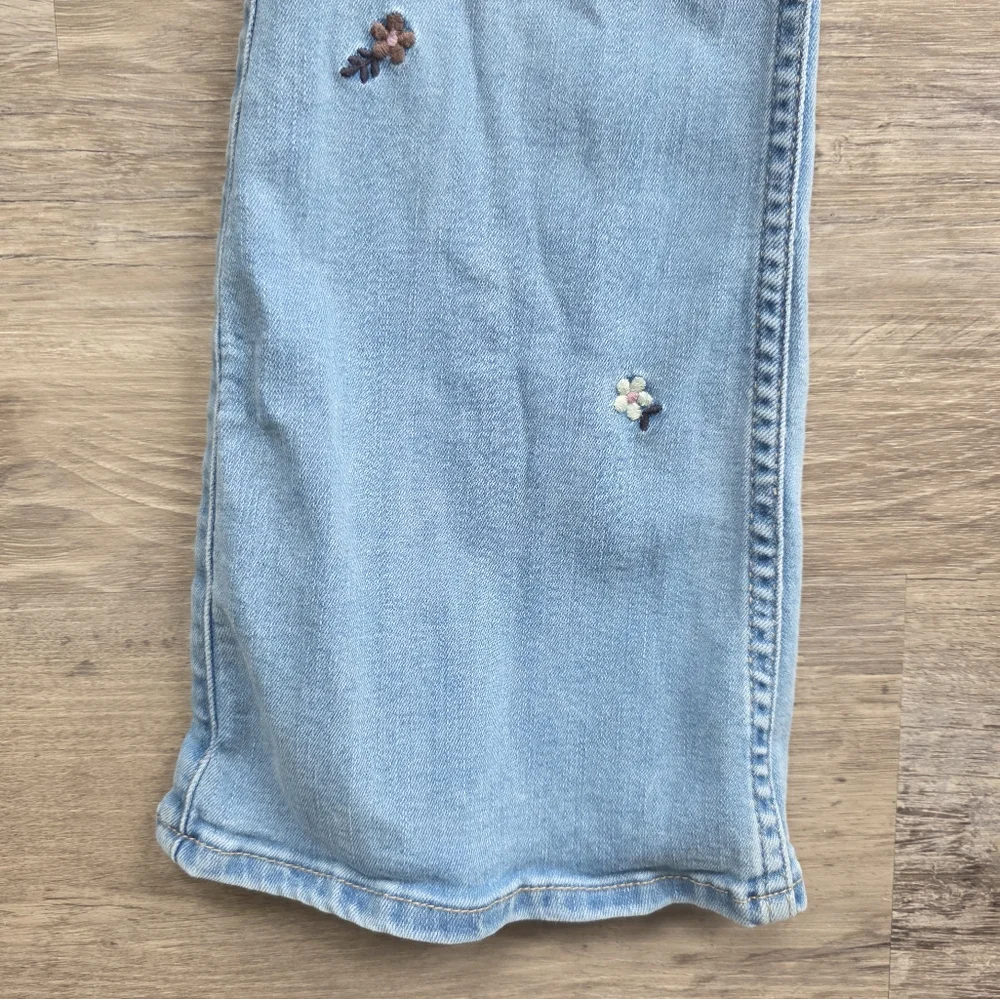 abercrombie kids High Rise Flare Jeans with Embroidered Flowers Size 11/12 R